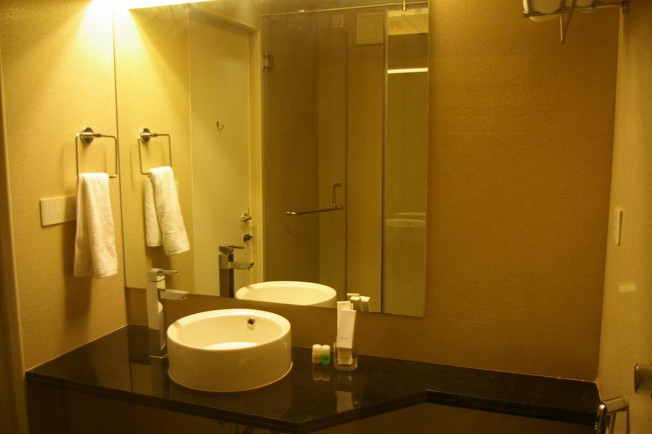 Roseline Suites Bengaluru Zewnętrze zdjęcie